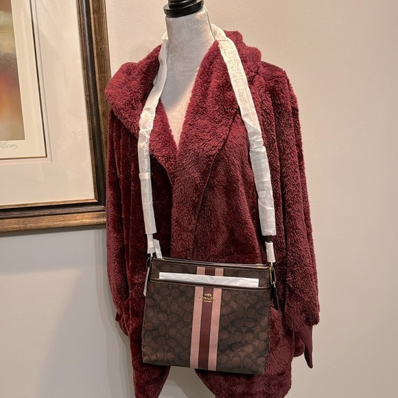 Coach signature logo monogram crossbody NWT - Picture 2 of 13